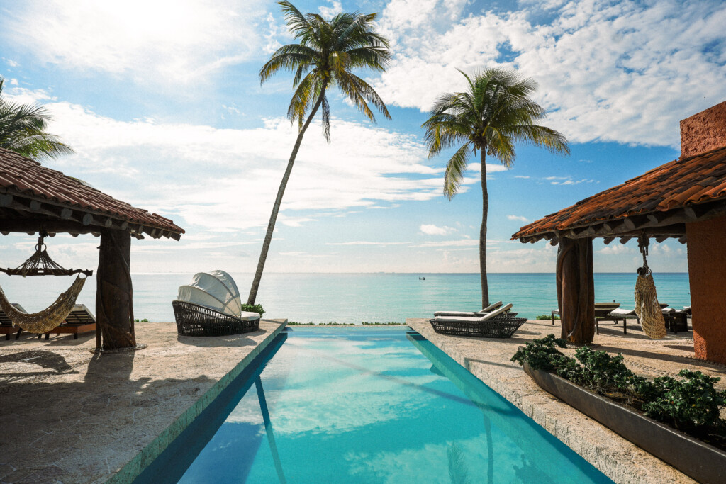 Alberca privada frente al océano Caribe en Casa Corazón, Playacar Fase 1, Playa del Carmen