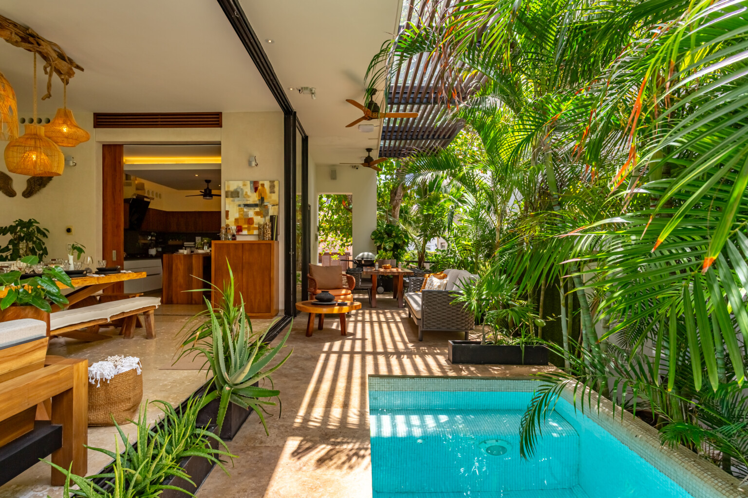 Casa de las Estrellas, villa boutique con alberca climatizada en Playacar Fase 1